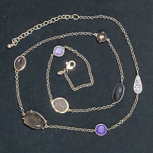 CHICO’S ELEGANT GOLD TONE SINGLE STRAND NECKLACE WITH MULTIPLE FACETED STONES